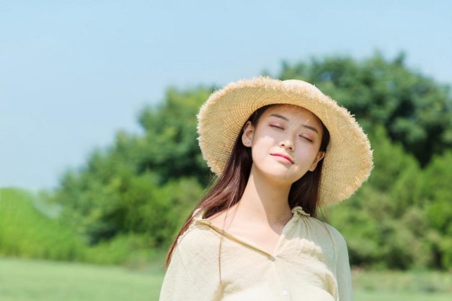 银川陪游女孩美容师毓嘉茜